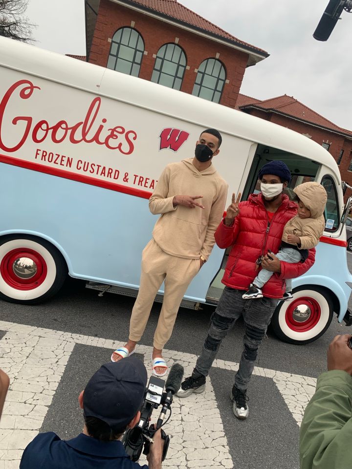 Monumental Basketball Thankful Meals and Bradley Beal’s Turkey Assist Thanksgiving Outreach Event